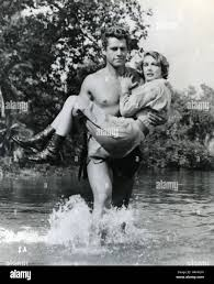 merlinpapin3's tweet photo. .@FredOL69007 #PremièreFoisauCinéma
#GordonScott dans Tarzan's Hidden Jungle de Harold D. Schuster (1955) il avait 29 ans https://t.co/TpAeI1lUdg