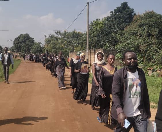 KabaLisolo1's tweet photo. 𝗟𝗜𝗦𝗔𝗡𝗚𝗔 | #NordKivu : Na engumba #Beni mpe milulu mia #GENOCOST misalemi mokolo mwa mitano ya mposo oyo.
Na yango, ba ike batamboli mpe bakeyi kosala mosala mwa kobongisa mpe kopetola malita mwa #Masiani, epayi wapi bato bawá na kati ya bitumba ya ba #ADF o etando ya #Mulekera bakundamá.