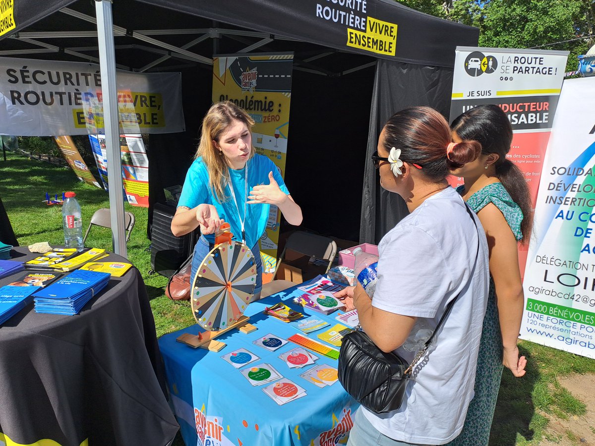 Avenir Santé, une équipe en Or !
L’association est présente pendant les Jeux Olympiques en Rhône-Alpes pour y réaliser des actions de prévention !
A Saint-Étienne, nous co-animons un espace de prévention avec la <a href="/Prefecture42/">Préfète de la Loire</a> au sein du Club olympique place Jean Jaurès (5 soirées