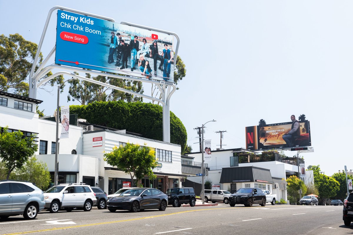 Stray_Kids's tweet photo. [스키지기]

L.A.를 장식한 'Chk Chk Boom'!
'Chk Chk Boom' decorATEs L.A.☀

Thanks so much to STAY, @youtube & @youtubemusic for the support!

Listen to "ATE" now🥠
https://t.co/OMcZZuHjw2

Listen to "Chk Chk Boom (Remixes)" now💥
https://t.co/uGv5kAxcU3

#StrayKids #스트레이키즈
#ATE
#ChkChkBoom
#StrayKidsComeback
#YouMakeStrayKidsStay