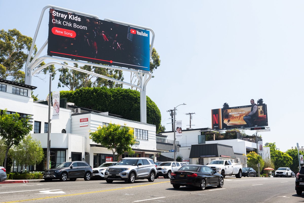 Stray_Kids's tweet photo. [스키지기]

L.A.를 장식한 'Chk Chk Boom'!
'Chk Chk Boom' decorATEs L.A.☀

Thanks so much to STAY, @youtube & @youtubemusic for the support!

Listen to "ATE" now🥠
https://t.co/OMcZZuHjw2

Listen to "Chk Chk Boom (Remixes)" now💥
https://t.co/uGv5kAxcU3

#StrayKids #스트레이키즈
#ATE
#ChkChkBoom
#StrayKidsComeback
#YouMakeStrayKidsStay