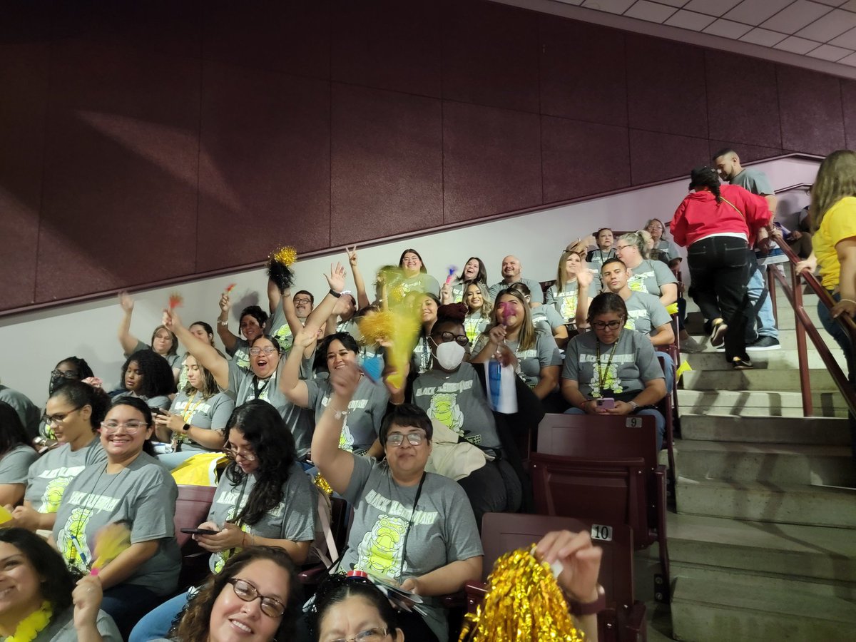 nparedes2000's tweet photo. @BlackES_AISD Bulldogs are Convocation ready! #TransformingtoGreatness 24-25 https://t.co/F5Tz6hwj6u