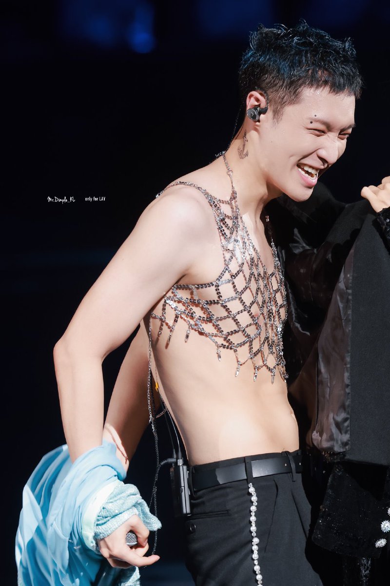 Chuchouxxing's tweet photo. 🫠🫠🫠 #GrandLine4inGZ_Day1 @layzhang https://t.co/LKZK2cqQfo