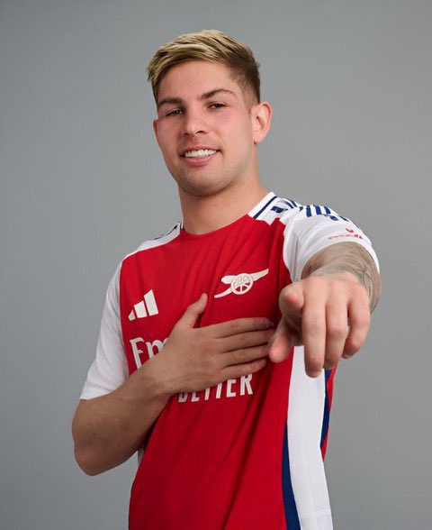mosestrinity2's tweet photo. Confirmed: Fulham has announced the signing of @emilesmithrowe Smith Rowe from Arsenal. 

All best at your new home . Always Gunner will always be a Gunner. Much ❤️❤️❤️❤️ #AFC 👉🏿 #Fulham #TransferComplete https://t.co/taOLnclK51