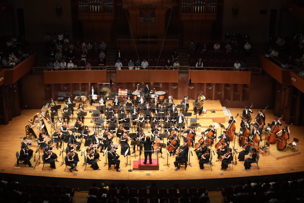 Japan_Century's tweet photo. 【第283回定期】

終演しました！

ブシュコフさんの圧巻のテクニックとロマン溢れる素晴らしいチャイコフスキー🎻
飯森マエストロの熱いタクト、ホルンをはじめ管楽器が大活躍したR.シュトラウス。オーケストラの魅力がホールいっぱいに広がりました✨

暑い中、ご来場誠にありがとうございました☺️ https://t.co/JVi3mbO048