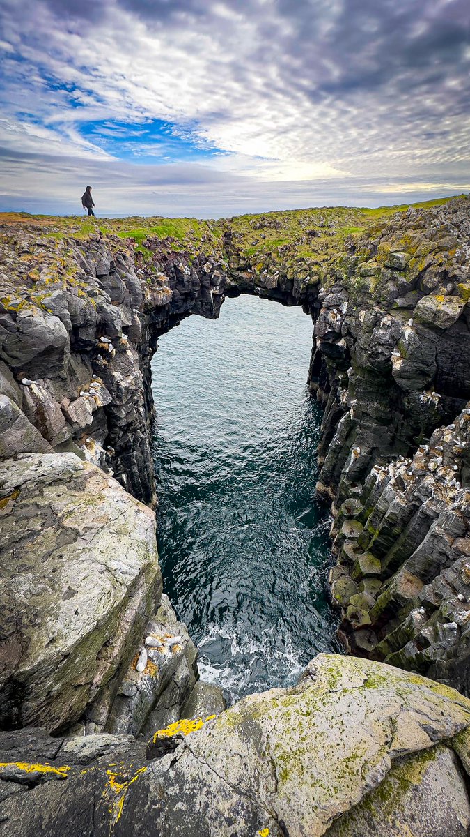 IcelandBus's tweet image. Walking on the stone bridge at Arnarstapi, Snæfellsnes 🤩

📸 by our amazing guide Addi

#iceland #arnarstapi #stonebridge #sea #seacliffs #snæfellsnes #snaefellsnes