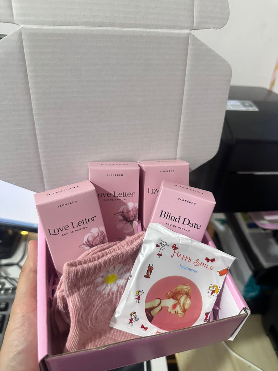 LucyScraf's tweet image. Semoga esok ramai beli casing dengan perfume 😍
Korang boleh beli dekat Shopee atau Tiktokshop sha tau shoplinks.to/shaaaaa