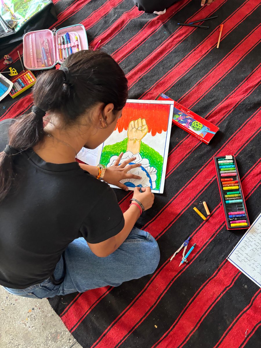 IndiaIsUs's tweet photo. Young artists at the Shila Akshar Foundation bring their visions of India to life!
Join the 'India As I See' contest - Paint, Write, Compose
#IndiaAsISee #CreativeIndia #StudentContest #CelebrateIndependence #BrandsCollaborate #IndiaAsISee #CreativityContest #IndependenceDa https://t.co/DBIflTyV3w