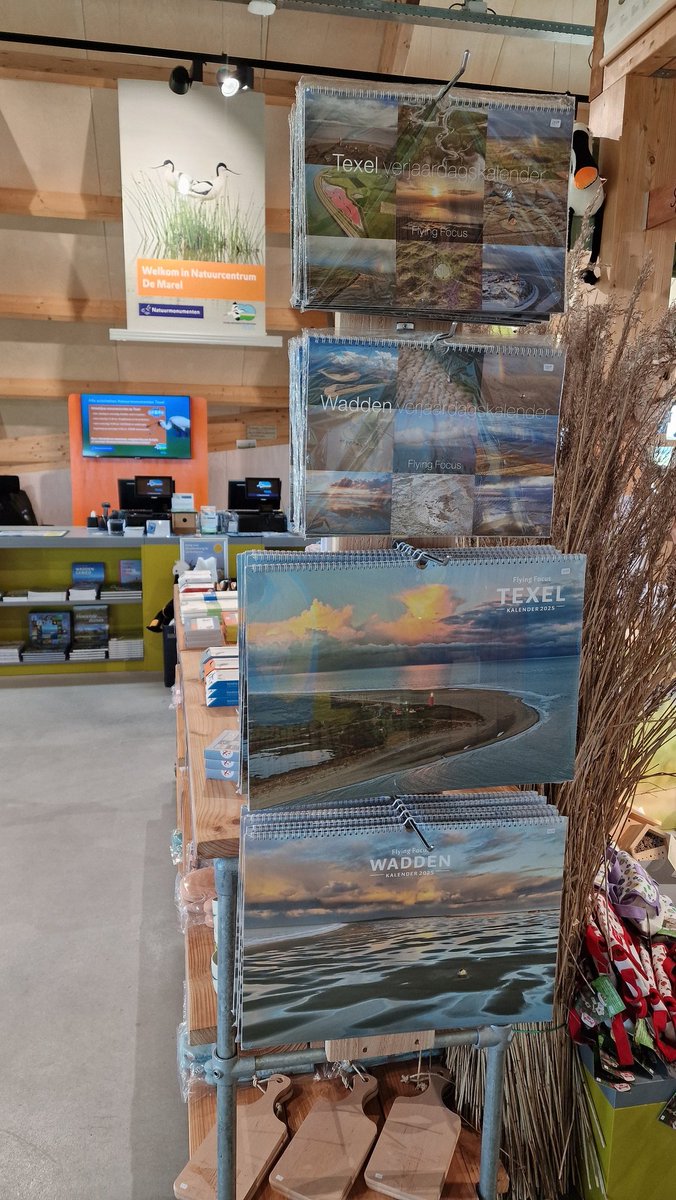 Wist je dat je in Natuurcentrum De Marel de prachtige kalenders van Flying Focus kan kopen. De allermooiste luchtfoto's van de Wadden en Texel. Natuurcentrum De Marel vind je in Waalenburg en is open van dinsdag t/m zondag. Mooi punt voor alle natuurinfo en een lekkere kop koffie