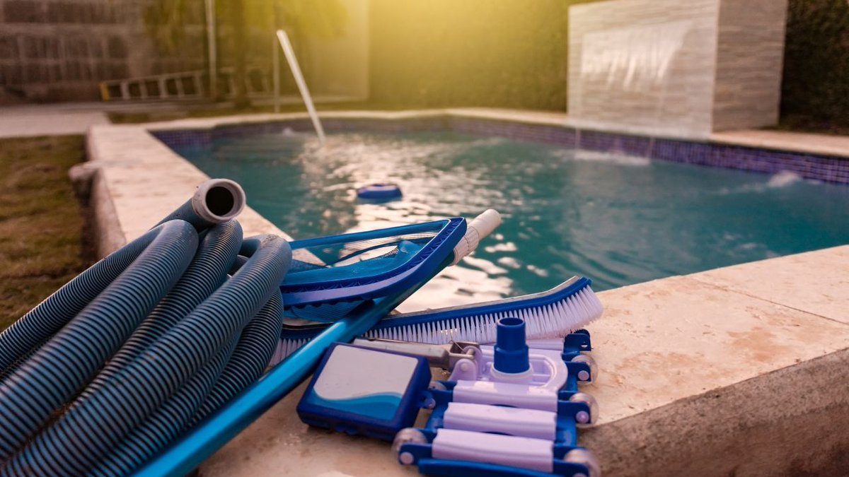 PlatinumSVPools's tweet image. 🚨🛠️🏊‍♂️ Pasadena pool owners, prevent emergencies with regular maintenance! Issues like pump failures, leaks, and chemical imbalances can be avoided. Contact us: 626-348-9427 or email info@platinumpoolspa.com for preventive care and 24/7 services. #PoolEmergency #PasadenaService