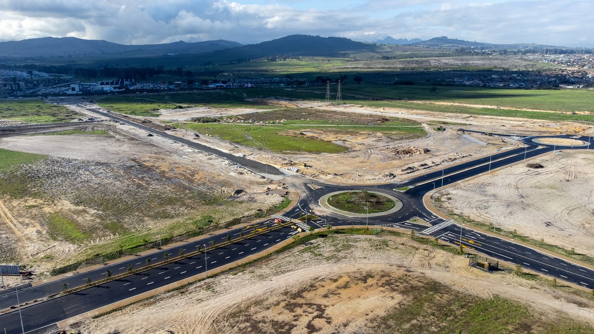 VDMVprop's tweet photo. "Good Development turns spaces into places" 

Month 9 of the River Quarter development and cross-roads are taking shape to outline what is sure to be an almighty and impressive development, bringing needed infrastructure to a thriving community. 

#vdmv #propertydevelopment https://t.co/B9Ddxt6dDg
