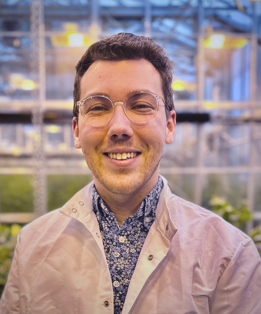Cornell Grad School (@cornellgrad) on Twitter photo Plant pathology and plant-microbe biology doctoral candidate Brandon Roy studies grapevine fanleaf virus and the protein-specific interactions between the virus and host that make a plant show symptoms of infection. Read his student spotlight: gradschool.cornell.edu/spotlights/stu… <a href="/CornellCALS/">Cornell CALS</a> Plant pathology and plant-microbe biology doctoral candidate Brandon Roy studies grapevine fanleaf virus and the protein-specific interactions between the virus and host that make a plant show symptoms of infection. Read his student spotlight: gradschool.cornell.edu/spotlights/stu… <a href="/CornellCALS/">Cornell CALS</a>