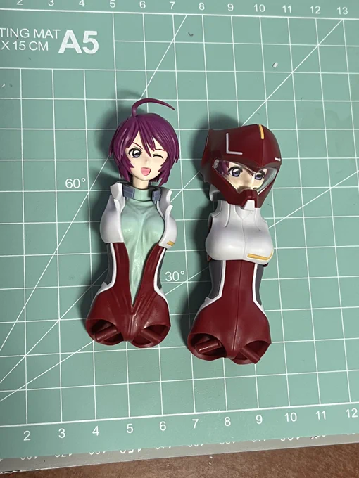 需要に対する2倍満足 てかここまでするなら腕と足も倍作れるようにしてくれればいいのにな 左のウィンク目と口は水転写デカールなんだけど、表情のデカールは初めてで、まぁ満足はできるレベルだから妥協することにした