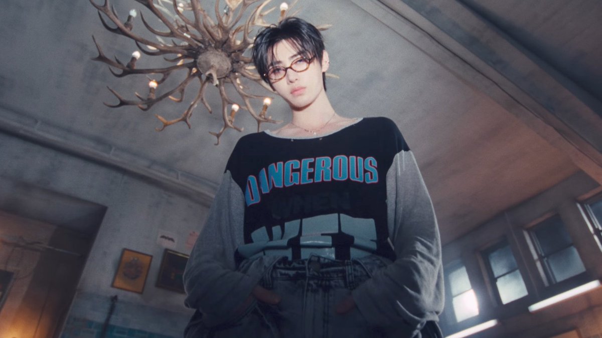 archiveofhoon's tweet photo. LOOK AT HIM https://t.co/glQ5O63mwY