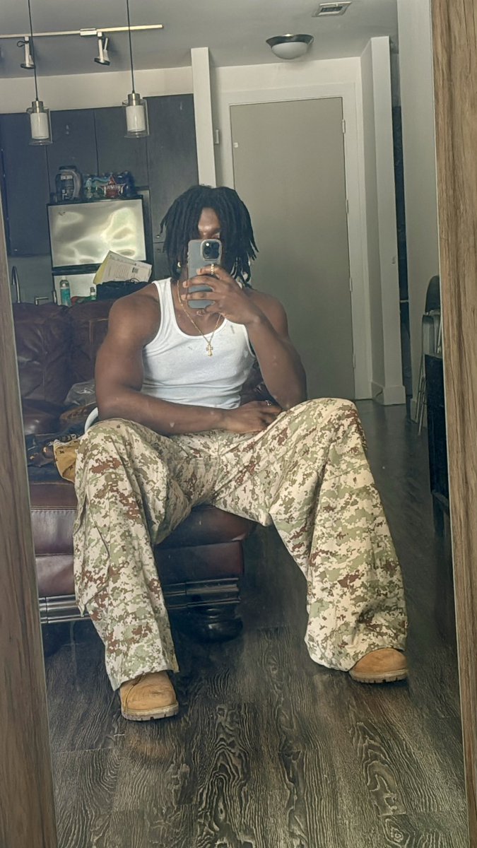 saintxdami's tweet photo. what’s da word https://t.co/KGkBuZb85t