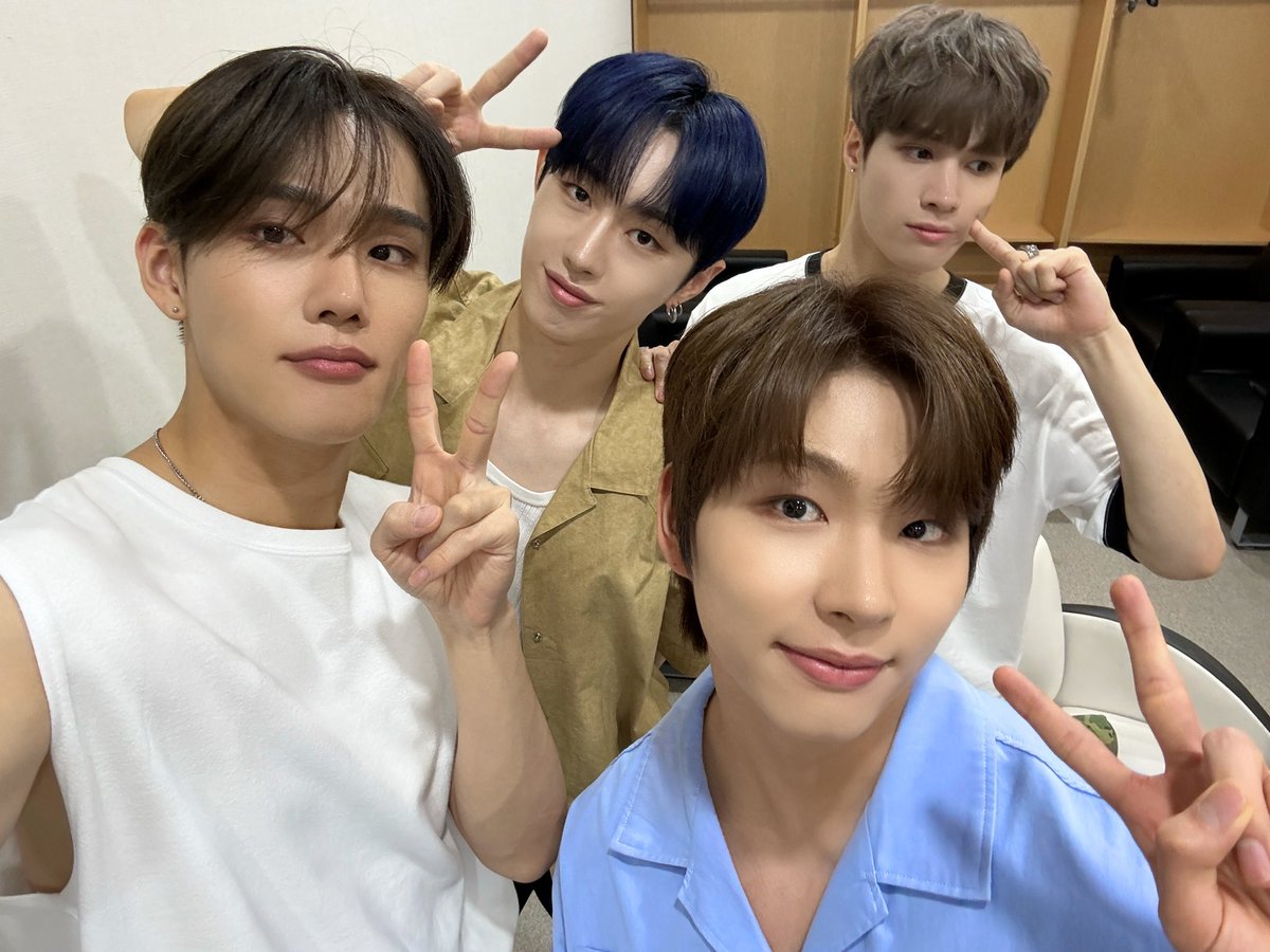 BDU4official's tweet photo. [📸] 240731 B.D.U #밤의라디오

늦게까지 함께 해줘서 고마워 
잘자요 삐유 😴🩵

#BDU #비디유 #EBS #밤라
#Wishpool #MyOne https://t.co/8bbXtZMPEN