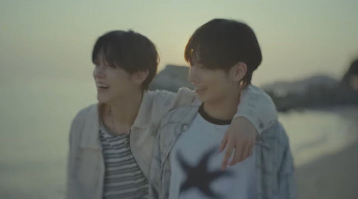 taejunsource's tweet photo. in whatever universe they are in yeonjun will always look beside him to see taehyun running following his lead https://t.co/xdMJkRD8ZP