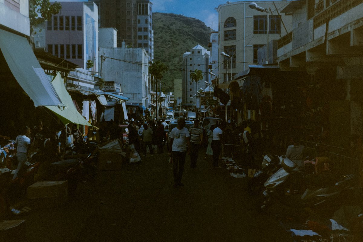 hurstcor's tweet photo. Port Louis, #Mauritius 🇲🇺 

📷 Fed 2 - Jupiter 8  
🎞️ @lomography '92

Developed and Scanned by @salesdeplatamadrid #photography #streetphotography #filmphotography https://t.co/rxRwDn5mMB