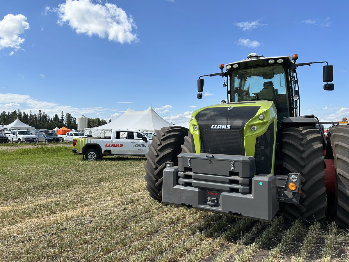 AlbertaAGCentre's tweet image. AgSmart day two, here we go! We had a great day yesterday meeting some new visitors, chatting with farmers, and demo’ing our #XERION 4500 with the #SeedMaster 4012 UltraPro II 550!
We’re hanging out in the Field Demo area, come on over and say hello! 

#CLAAS #AgSmart24 #farmshow