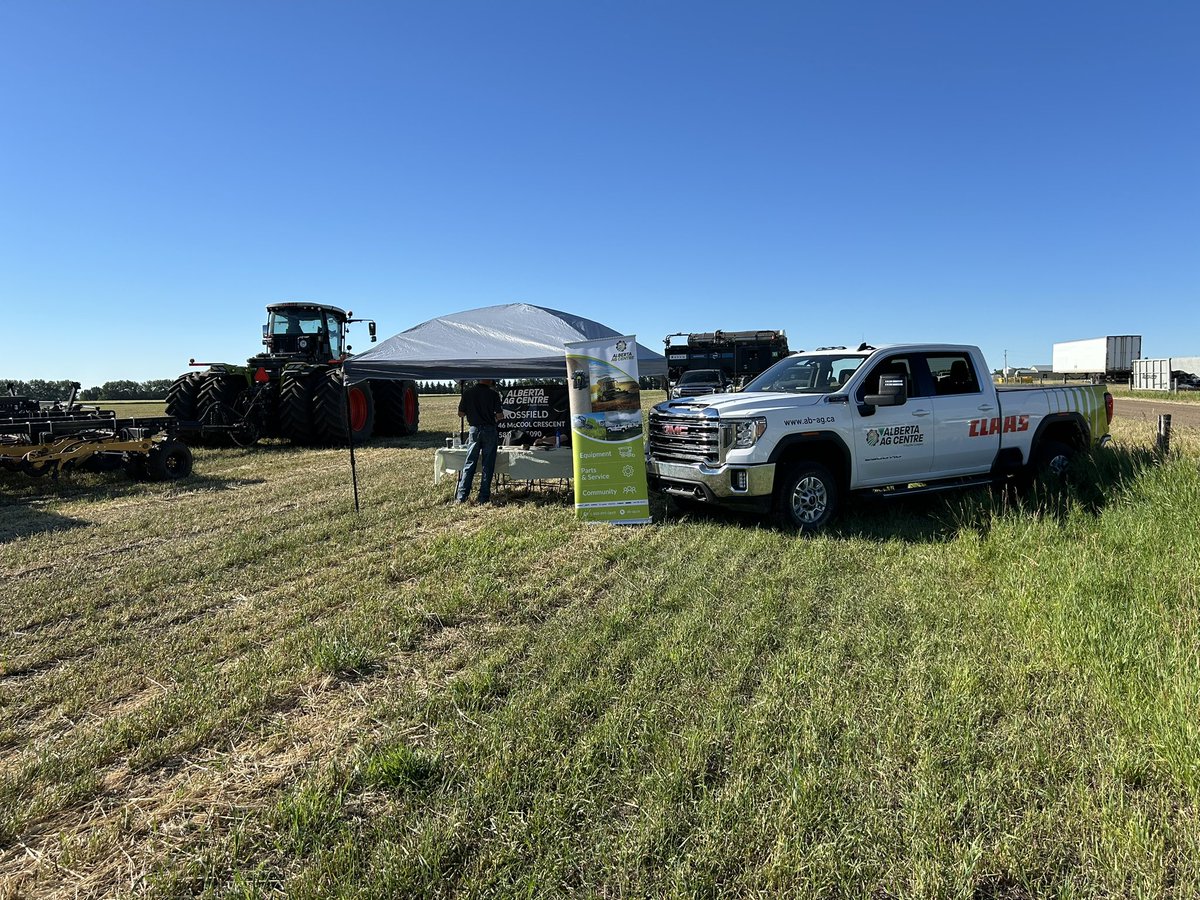 AlbertaAGCentre's tweet image. AgSmart day two, here we go! We had a great day yesterday meeting some new visitors, chatting with farmers, and demo’ing our #XERION 4500 with the #SeedMaster 4012 UltraPro II 550!
We’re hanging out in the Field Demo area, come on over and say hello! 

#CLAAS #AgSmart24 #farmshow