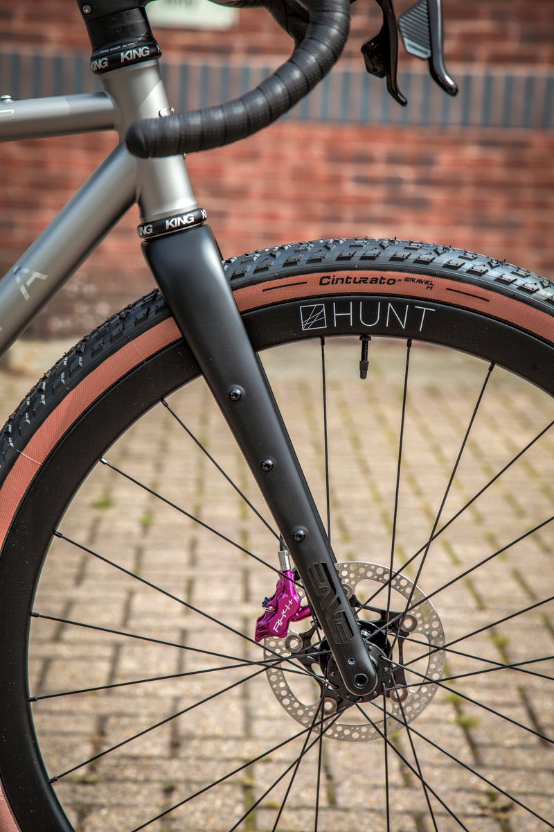 Enigmabikes's tweet photo. Signature ESKER Build
Handcrafted Titanium Fast Gravel Bike in Full Stealth Mode
.
#SignatureEsker #handmadeuk #handcrafted #handmadeintheuk #handfinished #madeinsussex #madebyhand #madeinengland #fastgravel #gravelrideuk #gravelbikeuk #tibikes #titaniumbike #titaniumgravelbike https://t.co/Srz72lvTvM
