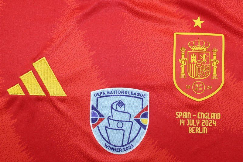 Tenemos muchas novedades nuevas para ti ‼️

Descúbrelas todas pidiendo acceso a nuestro catálogo por privado 📔

-Atlético Madrid 96-97 Visitante
-Chándal España EURO 2024
-Cortaviendo España EURO 2024
-Camiseta España Final EURO 2024

Y mucho más… ✨