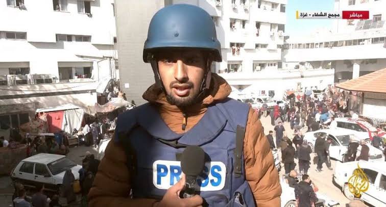 L’armée d’occupation israélienne poursuit son carnage dans les rangs des journalistes palestiniens.
Deux journalistes d'Al Jazeera ont été tués lors d'une frappe israélienne sur la bande de Gaza. Il s’agit de Ismaïl al-Ghoul, et du cameraman, 
Rami al-Refee, assassinés dans une