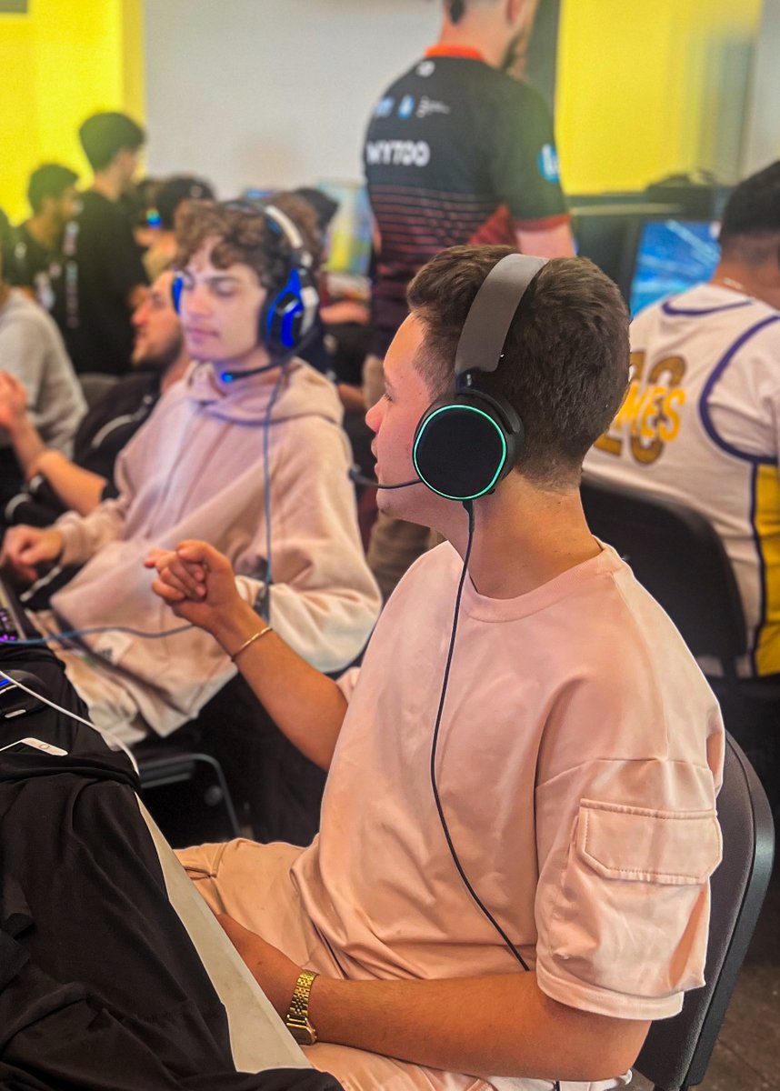 PoneyNoJutsu's tweet photo. Un grand bravo à nos jeunes Poneys pour leur somptueux TOP 2 de l'Ater'lan 2024 🙏

Un trio rempli de talent qui nous a fait rêvé tout le week-end, sans on oublier nos casters, qui nous auront fait vivre tous nos matchs à 100% !

On a hâte de vous retrouver ! #BePNJ🟣🟢 https://t.co/TKwEdXED6i