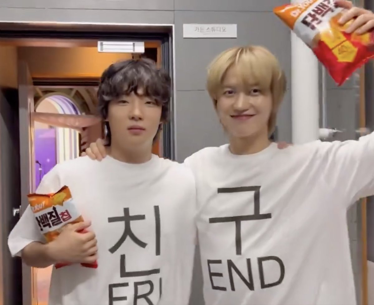 _fuse__BBE's tweet photo. 진짜 이거 아돌라 아니면 어디서 보냐고....... 
아이돌라디오 선생님들 사랑해요 🧡💜 https://t.co/63s6yxawlg