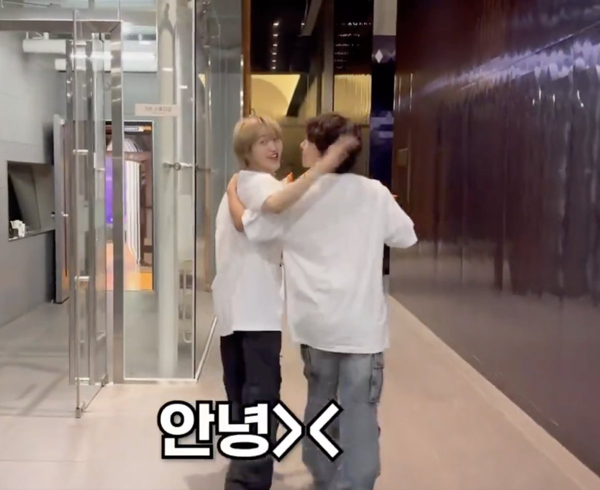 _fuse__BBE's tweet photo. 진짜 이거 아돌라 아니면 어디서 보냐고....... 
아이돌라디오 선생님들 사랑해요 🧡💜 https://t.co/63s6yxawlg