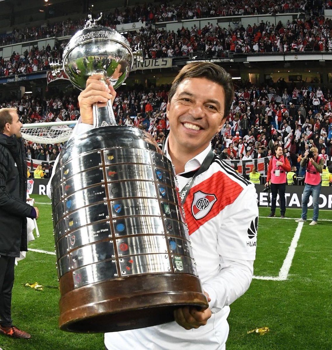 Fabrizio Romano (@fabrizioromano) on Twitter photo 🔴⚪️🔙 Marcelo Gallardo has agreed to return to River Plate as new manager, deal done.
Contracts being prepared, as <a href="/CLMerlo/">César Luis Merlo</a> reports. 🔴⚪️🔙 Marcelo Gallardo has agreed to return to River Plate as new manager, deal done.
Contracts being prepared, as <a href="/CLMerlo/">César Luis Merlo</a> reports.