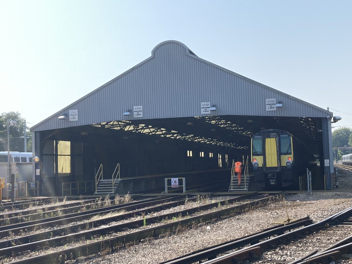 StrenwickPark's tweet image. #Class458 458401 just arrived on shed at Bournemouth Train shed. #trainspotting