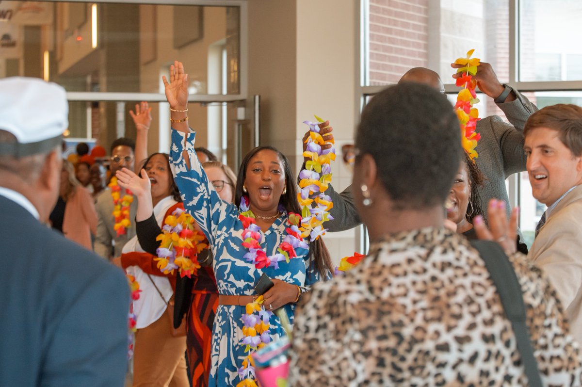 CrowleyISD's tweet photo. CISD welcomed and celebrated our new employees Wednesday! We're thrilled to have these talented individuals join our team and contribute to our shared mission of providing excellence in education. Welcome aboard, everyone! 🚢🎉 #CrowleyPrideUnified #OneTeamOneDream https://t.co/UWsebGImUS