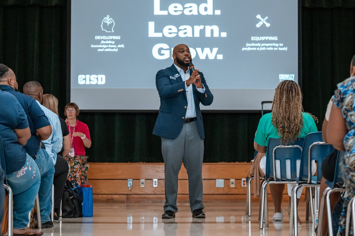 CrowleyISD's tweet photo. CISD welcomed and celebrated our new employees Wednesday! We're thrilled to have these talented individuals join our team and contribute to our shared mission of providing excellence in education. Welcome aboard, everyone! 🚢🎉 #CrowleyPrideUnified #OneTeamOneDream https://t.co/UWsebGImUS