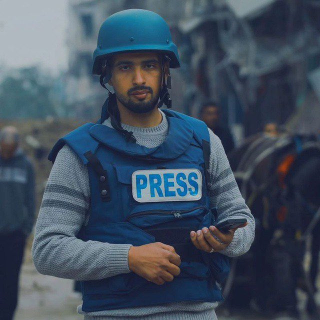BREAKING: Israel beheads journalist.

Ismail Al-Ghoul was killed along with cameraman Rami al-Refee in a targeted airstrike in Gaza City.

Israel has murdered 176 journalists in 10 months.

Many Journalists around the world have stayed silent, or worse chose to actively use their