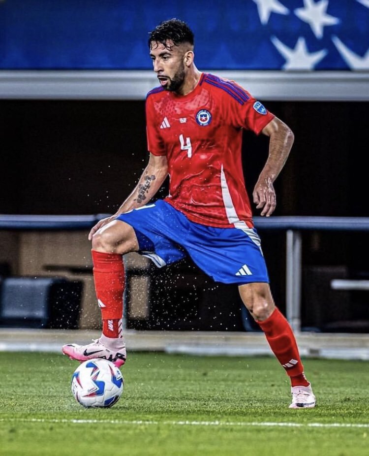 Isla, acostumbrado a entrenamientos intensos, criticó métodos de Ariel Holan.