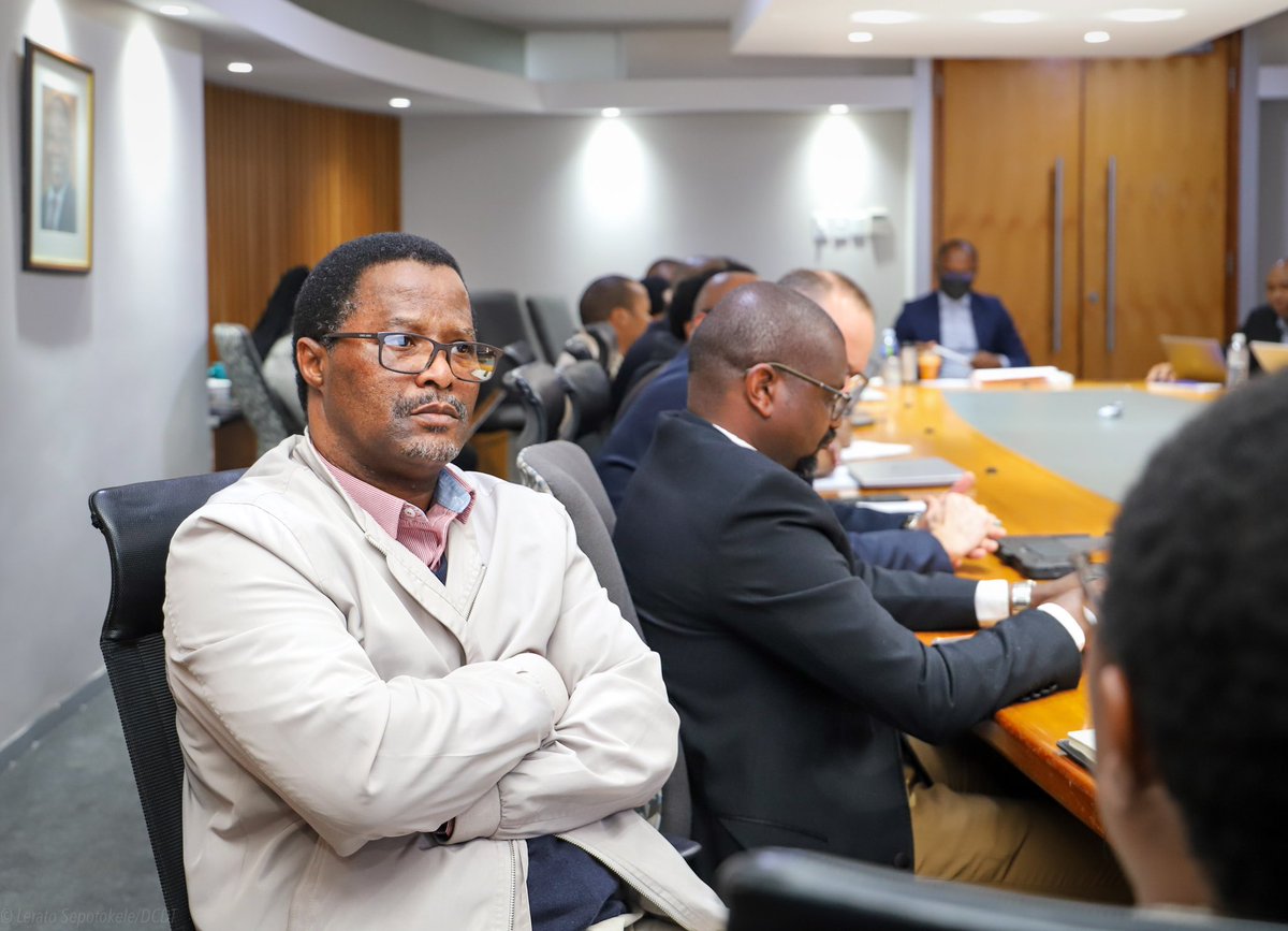 CommsZA's tweet photo. Amidst a whirlwind schedule, Minister Malatsi also made time for a crucial meeting with the Programme 4: Enterprise and Public Entity Oversight team. His dedication to engaging with his team underscores his commitment to driving innovation and excellence in the public sector! https://t.co/GpBuMNNUq7