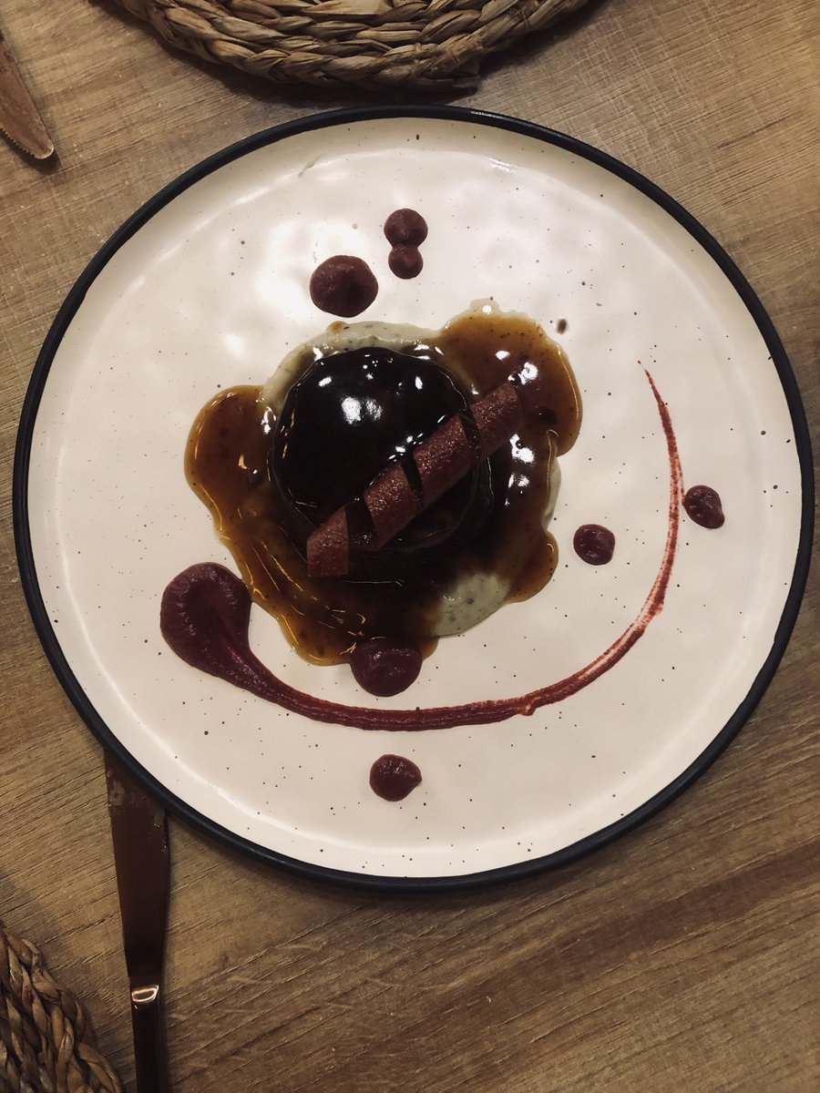 Fantástica comida en el Rett. Flor de Lys <a href="/luisvaquerflor/">Luis Vaquer</a> buena cocina, cuidada presentación, servicio atento y precio razonable. Qué más se puede pedir. Felicidades a todo el equipo <a href="/grupovaquer/">Grupo Vaquer Restaurantes</a>👏👏👏Me han encantado los recipientes