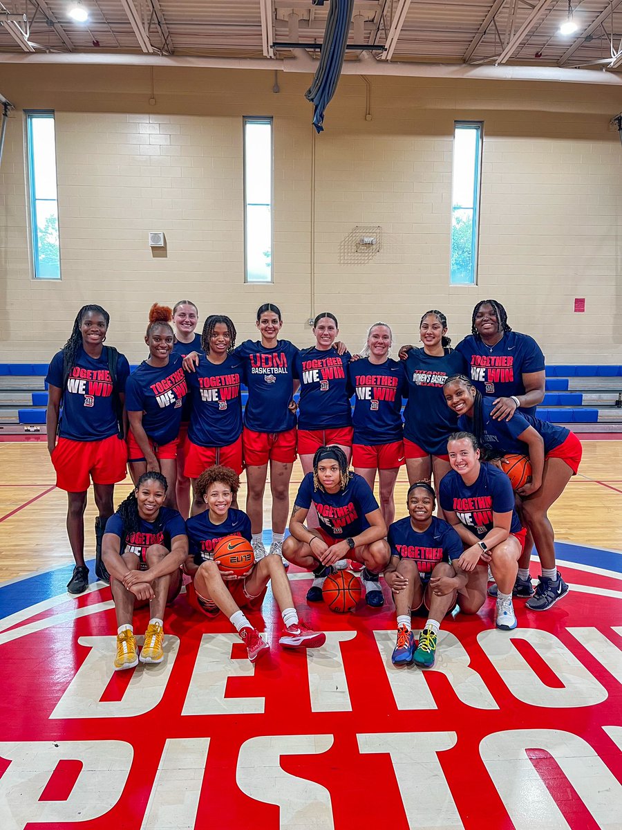 Detroit_WBB's tweet photo. Yesterday, our girls had the opportunity to partner with Peaceplayers of Detroit to volunteer and make a positive impact on the youth. Such a great experience 🏀 https://t.co/DmMEvkopg1
