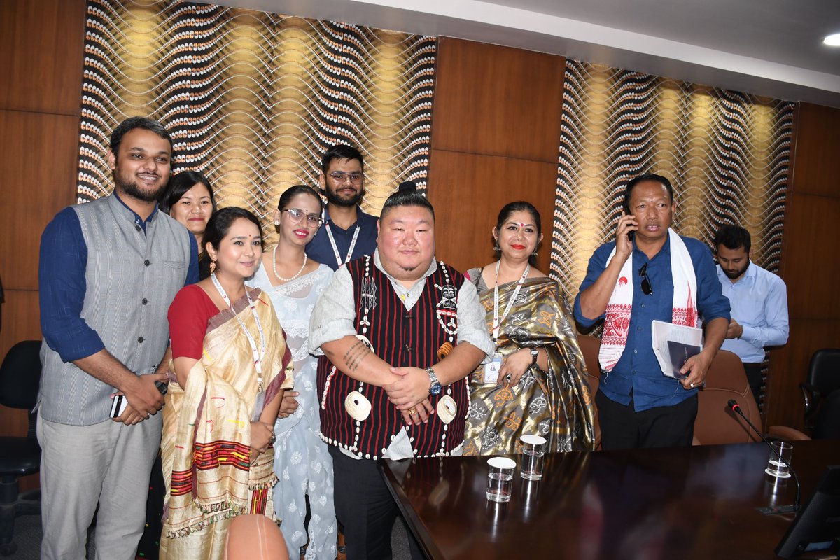 Hey दोस्तों, how was your day? 😊

Mine was amazing, spent with the bright young minds from The Assam Royal Global University. 📚✨

Let's wrap up for the day, but remember to study hard and aim high in whatever you pursue. 

<a href="/RoyalGlobal_Uni/">Royal Global University</a>