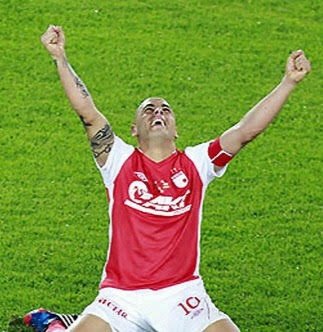 JosFernandezCh's tweet image. Sueño algún día poder tener así una estatua de Omar Pérez arrodillado, pero con los brazos abiertos como ese glorioso 15 de Julio de 2012. #Manifestando 🇮🇩⚽