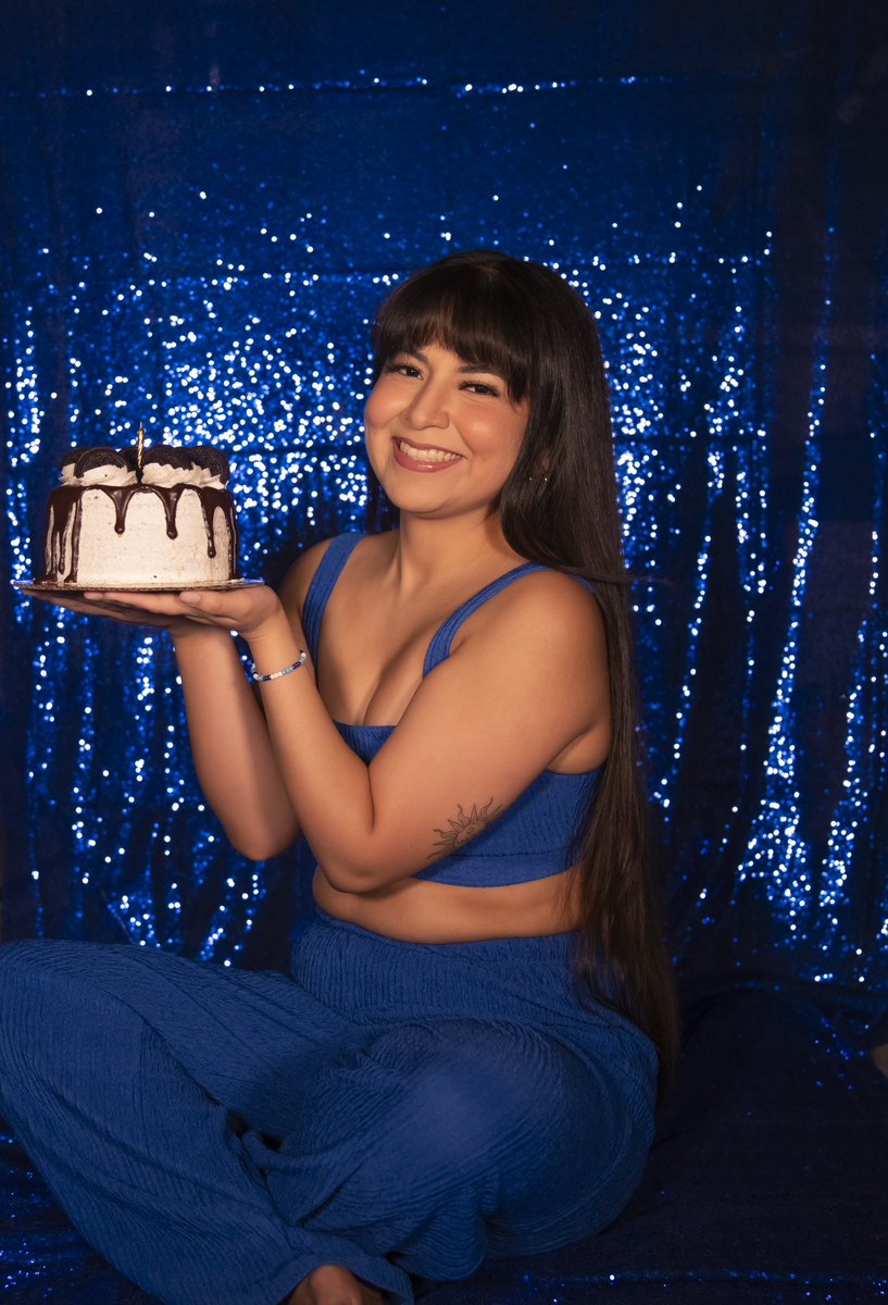 valnmtz's tweet image. it’s your favorite leo’s birthday! 💙✨