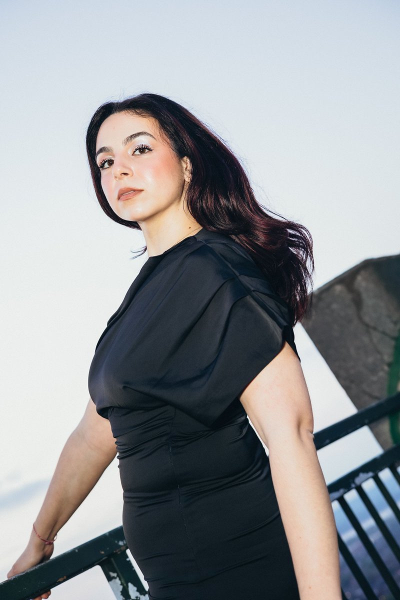 Nieuport's tweet photo. Summer's here in full force and we're excited to announce that our #musiconthefly program, delivered in partnership with @culture_to and Arthaus, is back! Stop by our passenger terminal at @BBishopAirport today at 1pm to see (and hear) @arianafig_ perform live! #YTZArts #music https://t.co/B0OlMJDg60