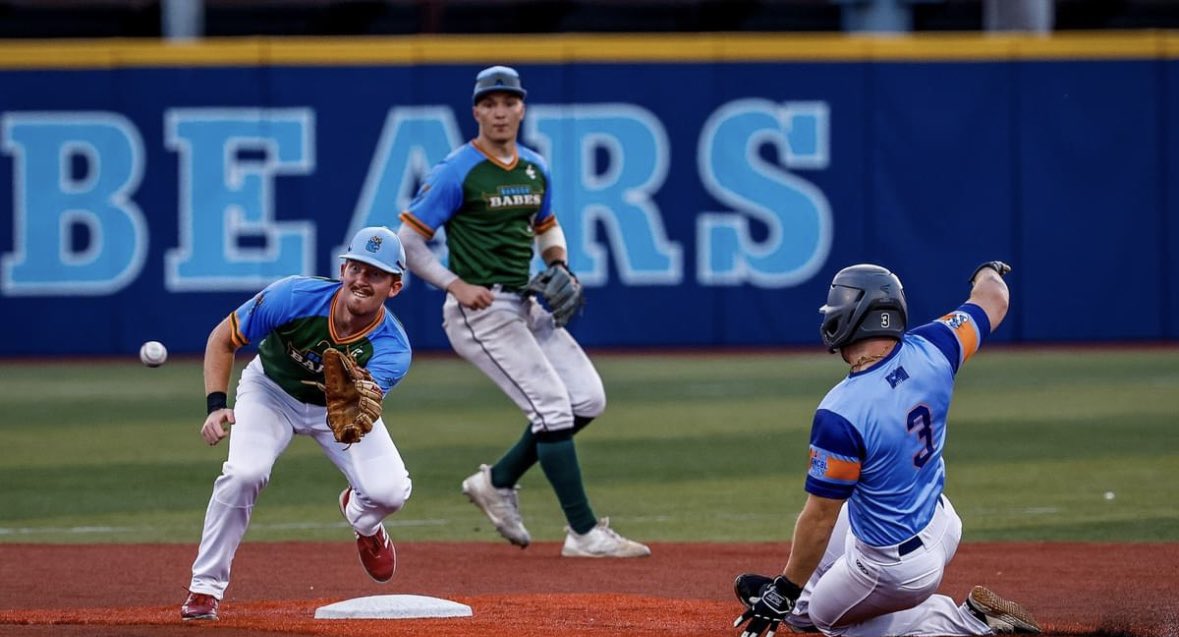 BangorGNCBL's tweet photo. One last mission in sight💪
Photos via @easternmainesports
#BangorTime🐂 https://t.co/sGOaLrk2Fq