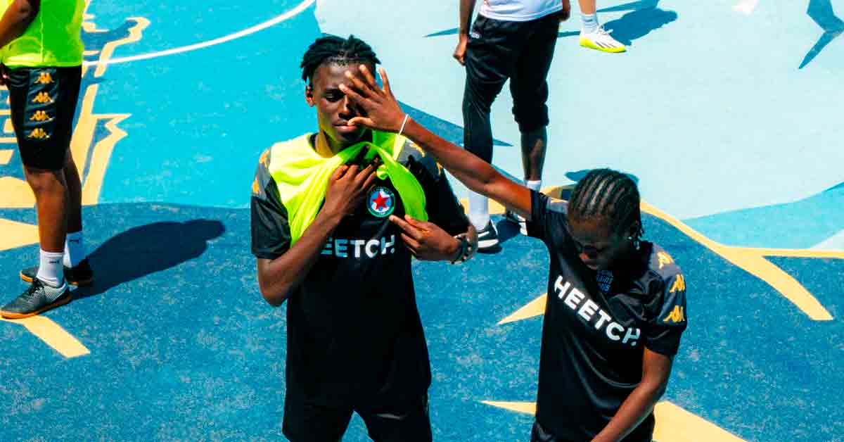 RedStarFC's tweet photo. La semaine dernière, à Marseille, les jeunes du #RedStarLAB ont participé à un échange culturel autour du street foot avec des jeunes Allemands et Macédoniens !

📸 by @kola_wrld https://t.co/flGjd3fQXE