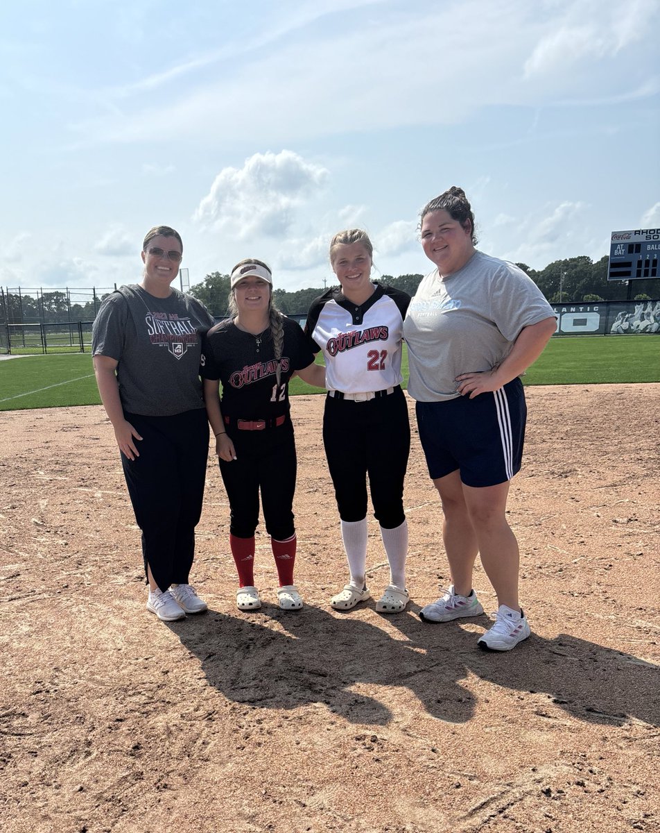 pemarrone08's tweet photo. Had a great time with @RhodySoftball yesterday! Thank you @CoachWhitSB and @coachakcer for hosting a great camp! I also enjoyed seeing @coach_toric @CoachKatieSB and Coach Powers! @JerseyOutlaws16 @BC_Softball @BenedictSoftb1 @UMassDSoftball https://t.co/RTQY4f7Mxj