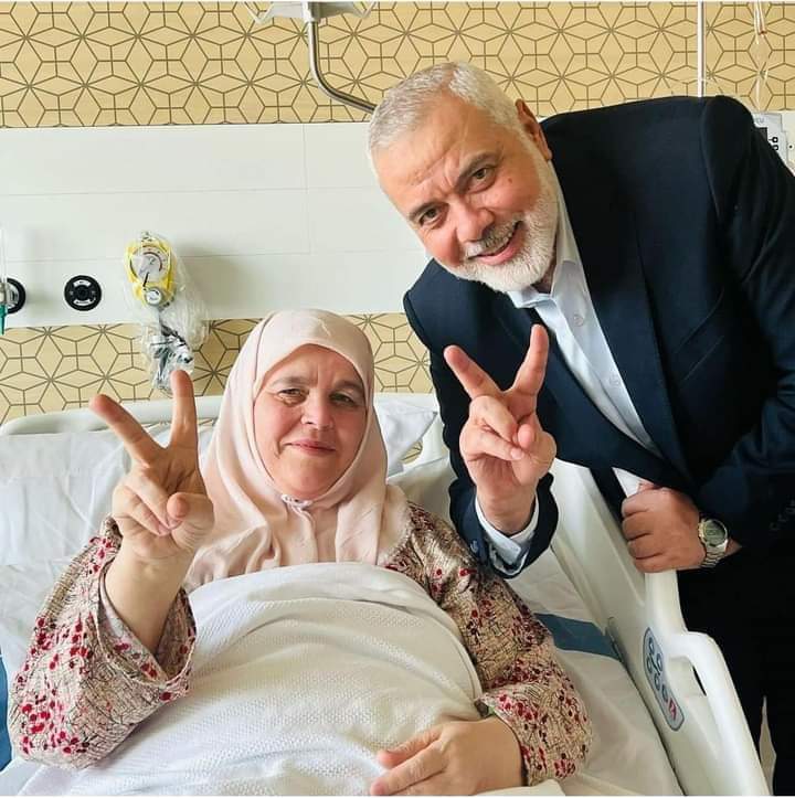 derradjihafid's tweet image. لا تسألوا كيف وأين قتل و استشهد ...
بل أسألوا كيف عاش، و من أجل ماذا، و ماذا قدم لدينه و وطنه !
اسألوا أنفسكم ماذا قدمتم لأنفسكم وذويكم،  وماذا قدمتم لدينكم وربكم وآخرتكم.!
الرجل لا يموت، الشجاع لايموت ، الشهم لا يموت،  حتى ولو وضع في القبر ، أما المقاومة فهي فكرة ، والفكرة أيضا…