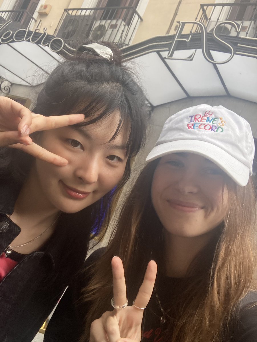 selpideeeeeeeee's tweet photo. so,, i met red velvet in 2023. handed them this song's lyrics, promised to release it for their 10th anniversary. yeri said "so you're a composer?". she was the 1st person to ever call me that.

would u help me keep my promise by making 'red velvet' reach Red Velvet? 🩷💛💙💚💜 https://t.co/rlrb1ffHnI