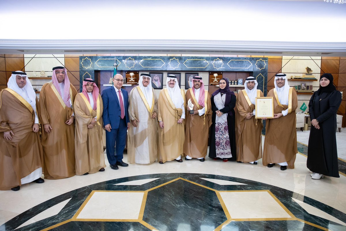 ibrahimalshaban's tweet photo. أبارك لاخواني  خالد اليامي وفيصل الزهراني وعبدالرحمن الهجهوج وسعد آل بحري وهدى الغامدي وزملائهم بمناسبة فوزهم بجائزة رئيس مجلس الوزراء بمملكة البحرين للصحافة والاعلام، كنتم خير سفراء ... بالتوفيق
@AlyamiK
@salbahri1
@fsz1399
@Huda2030A https://t.co/Ymo1QL96gF