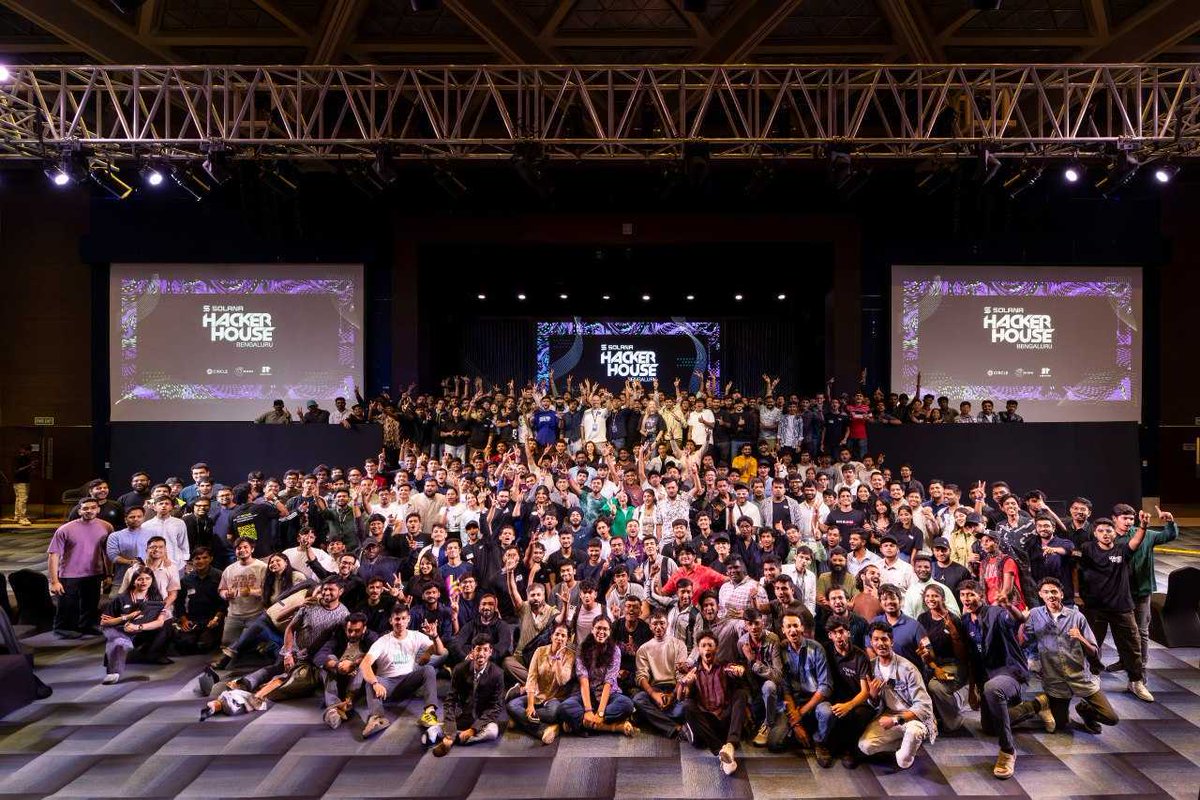 okto_web3's tweet image. Soaked in knowledge, met incredible minds, and built amazing connections at the @solana Hacker House! 🤝
An unforgettable experience filled with workshops and learnings
Kudos to the entire @hackerhouses team for putting this together! 🎉
Can't wait to see what the future…